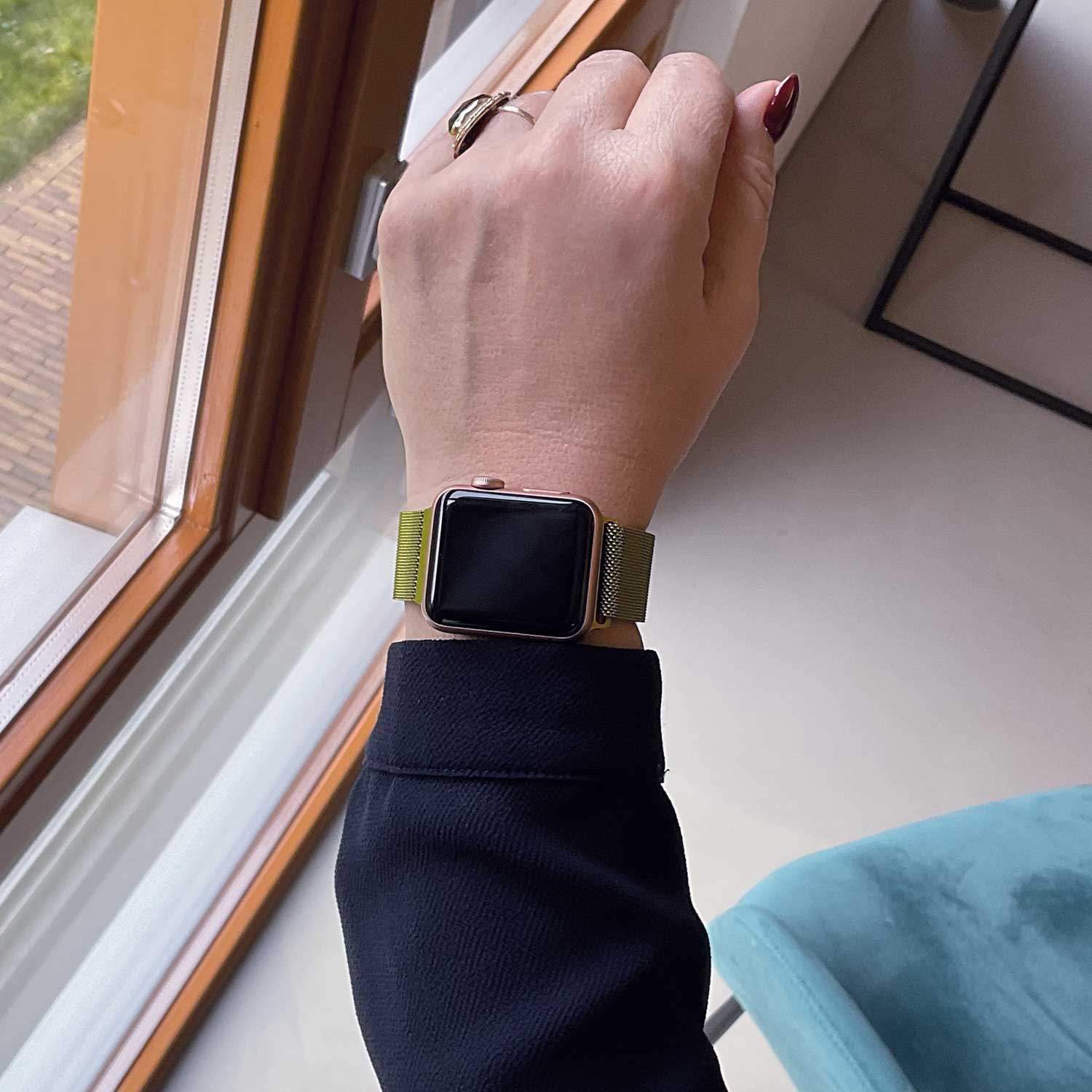Apple-Watch-milanese-band-groen-7434008458465-123watches-sfeer