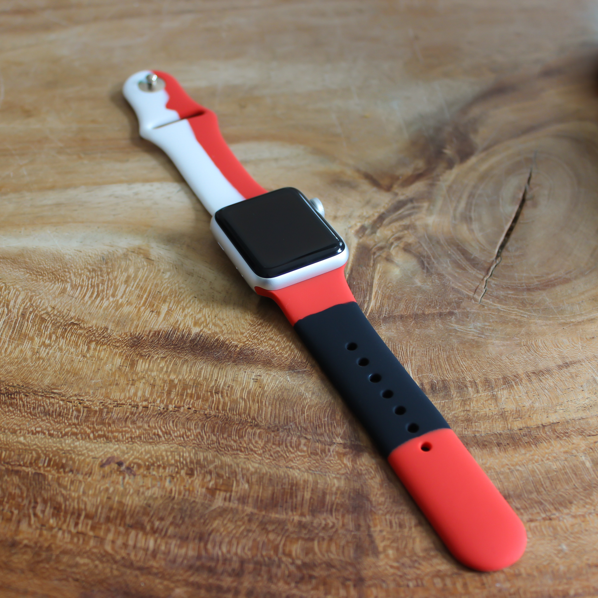 Apple Watch Sportarmband Black Unity - rot weiß