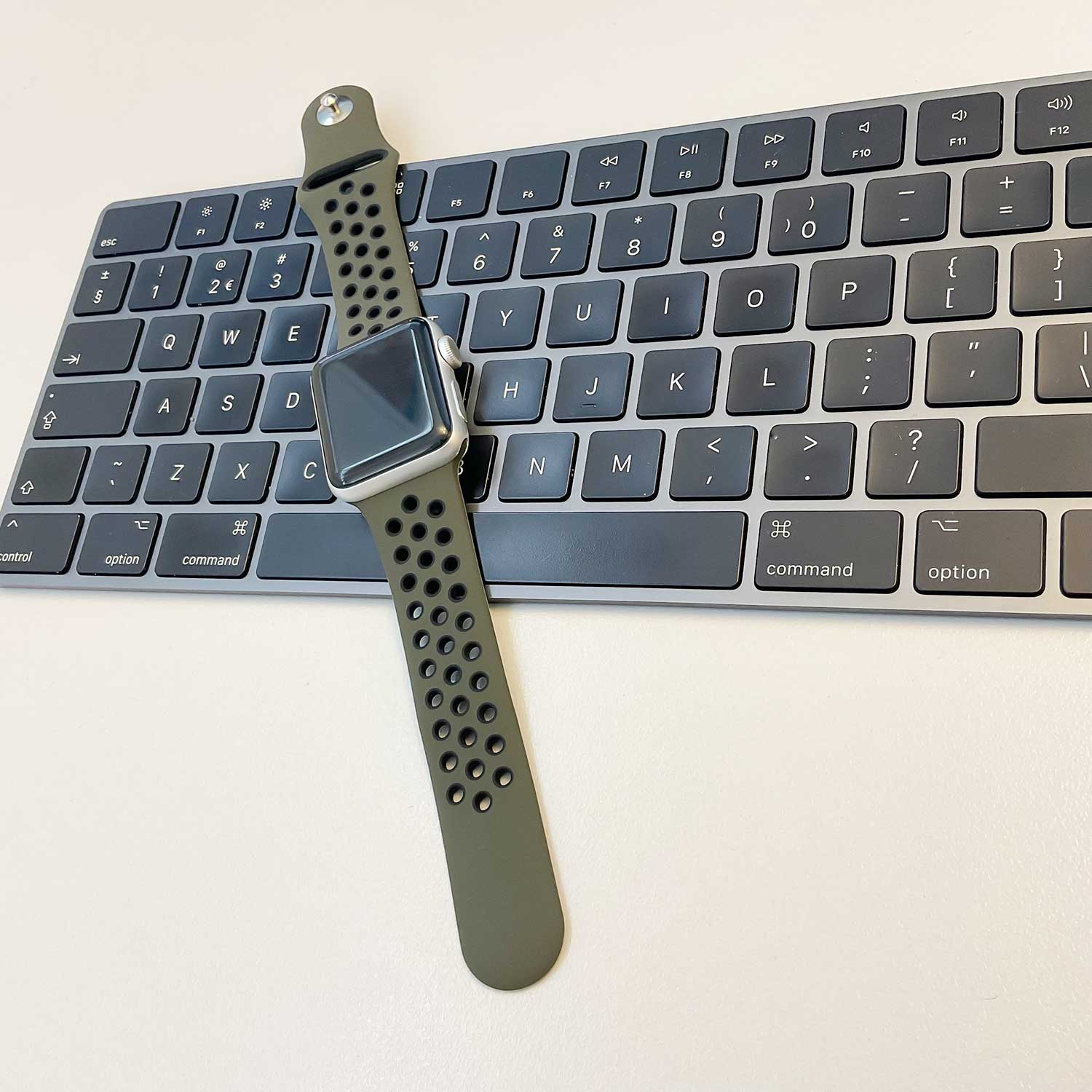Apple Watch Doppel Sportarmband - Armee grün schwarz